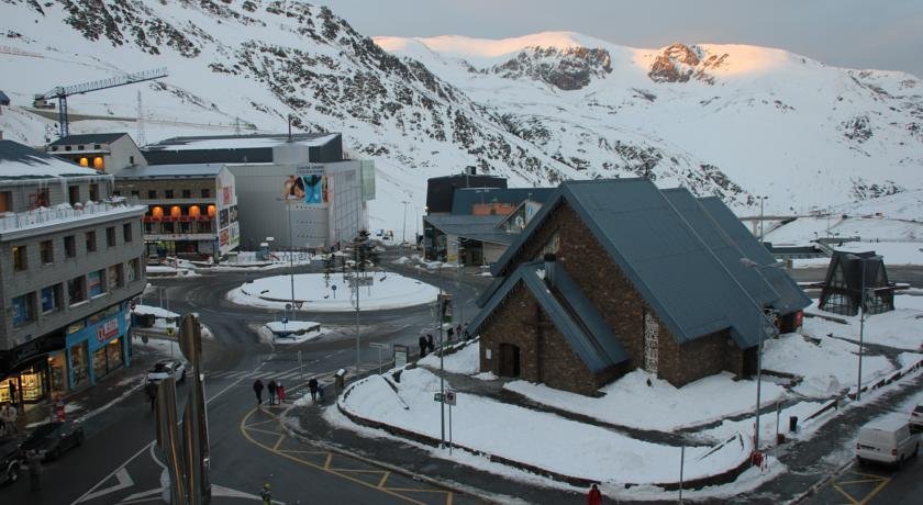 Somriu Hotel Refugi dels Isards